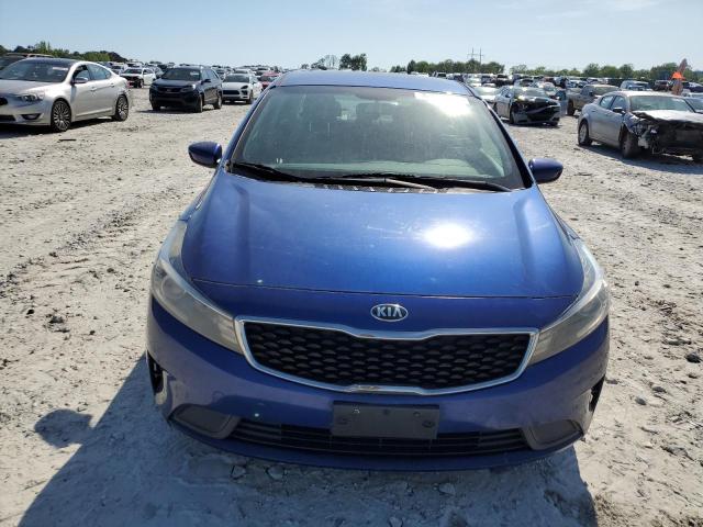 3KPFL4A79HE071172 - 2017 KIA FORTE LX BLUE photo 5