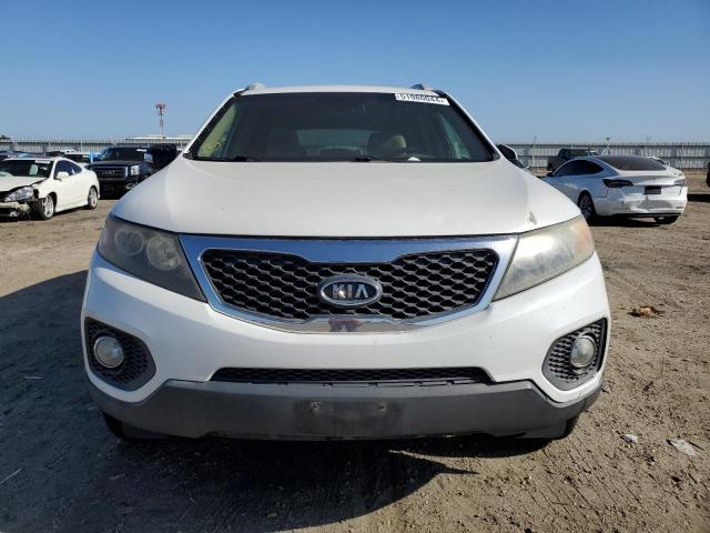 5XYKT3A69DG423678 - 2013 KIA SORENTO LX WHITE photo 5