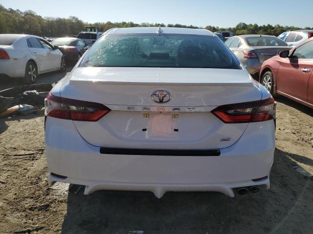 4T1T11AK3RU872609 - 2024 TOYOTA CAMRY SE NIGHT SHADE WHITE photo 6