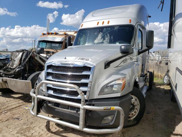 3AKJHHDR2JSHU5515 - 2018 FREIGHTLINER CASCADIA 1 GRAY photo 2