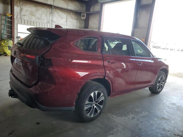 5TDGZRBH2NS233099 - 2022 TOYOTA HIGHLANDER XLE MAROON photo 3