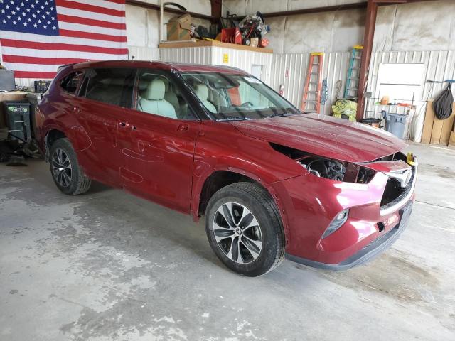 5TDGZRBH2NS233099 - 2022 TOYOTA HIGHLANDER XLE MAROON photo 4