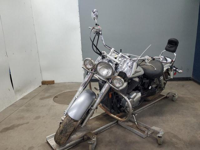 JH2RC44621M451680 - 2001 HONDA VT750 CD2 银色 照片 2