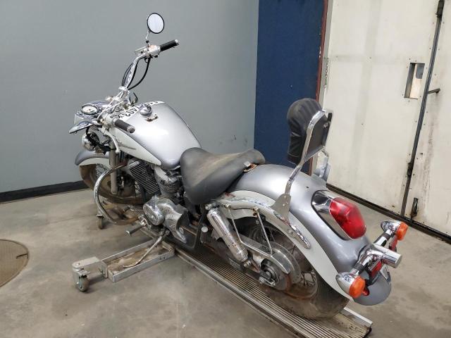 JH2RC44621M451680 - 2001 HONDA VT750 CD2 银色 照片 3