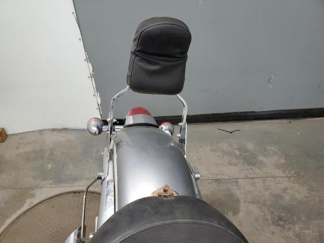 JH2RC44621M451680 - 2001 HONDA VT750 CD2 银色 照片 6