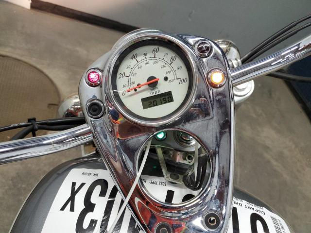 JH2RC44621M451680 - 2001 HONDA VT750 CD2 银色 照片 8