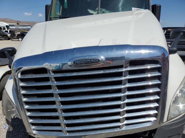 3AKJGLDR8JSHY0131 - 2018 FREIGHTLINER CASCADIA 1 WHITE photo 7