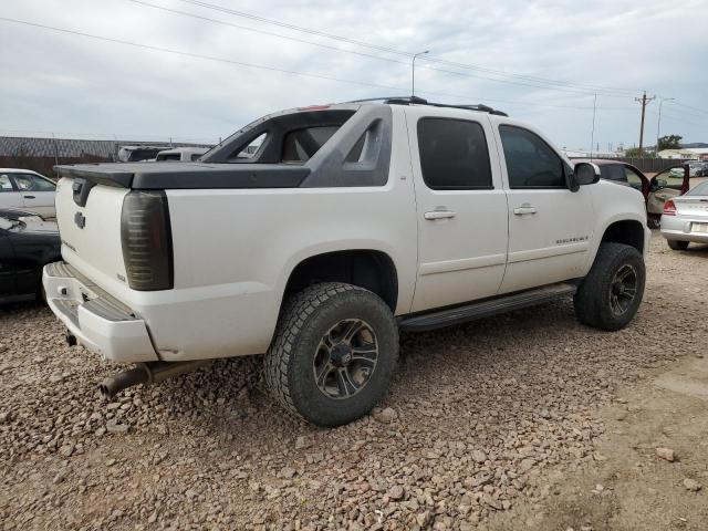 3GNFK123X8G276413 - 2008 CHEVROLET AVALANCHE K1500 WHITE photo 3