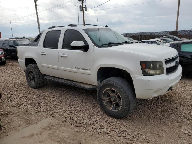 3GNFK123X8G276413 - 2008 CHEVROLET AVALANCHE K1500 WHITE photo 4