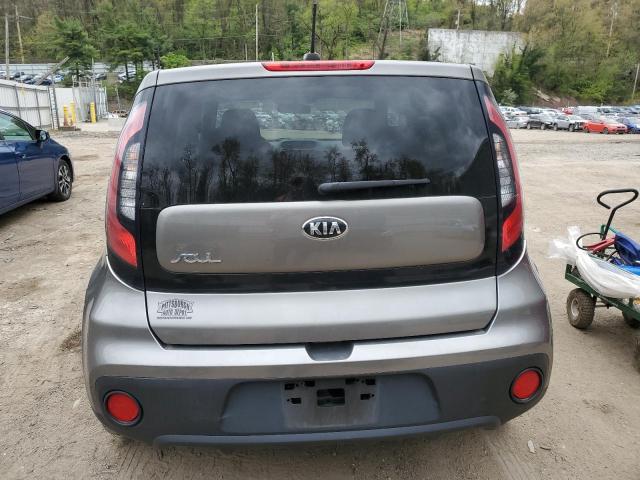 KNDJN2A25J7569940 - 2018 KIA SOUL SILVER photo 6