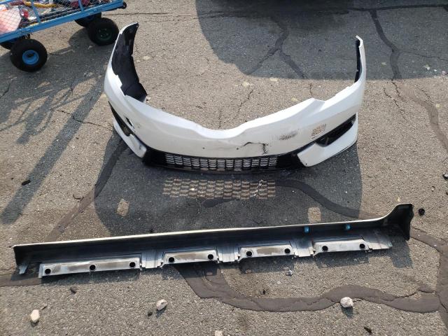 JTNKARJE7JJ558925 - 2018 TOYOTA COROLLA IM WHITE photo 12