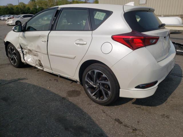 JTNKARJE7JJ558925 - 2018 TOYOTA COROLLA IM WHITE photo 2
