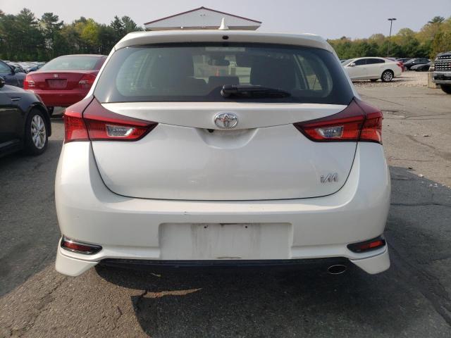 JTNKARJE7JJ558925 - 2018 TOYOTA COROLLA IM WHITE photo 6