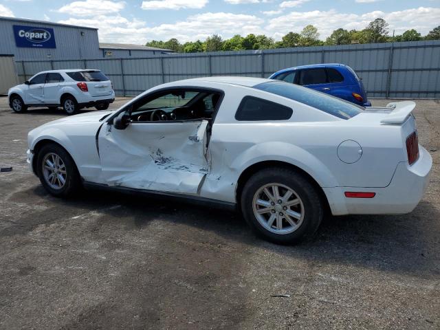 1ZVHT80N385109052 - 2008 FORD MUSTANG WHITE photo 2