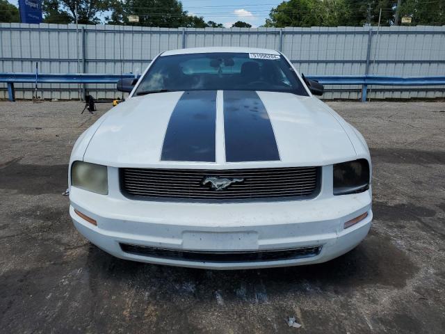 1ZVHT80N385109052 - 2008 FORD MUSTANG WHITE photo 5