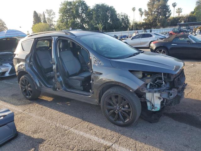 1FMCU0GD4JUD37545 - 2018 FORD ESCAPE SE ნაცრისფერი ფოტო 4