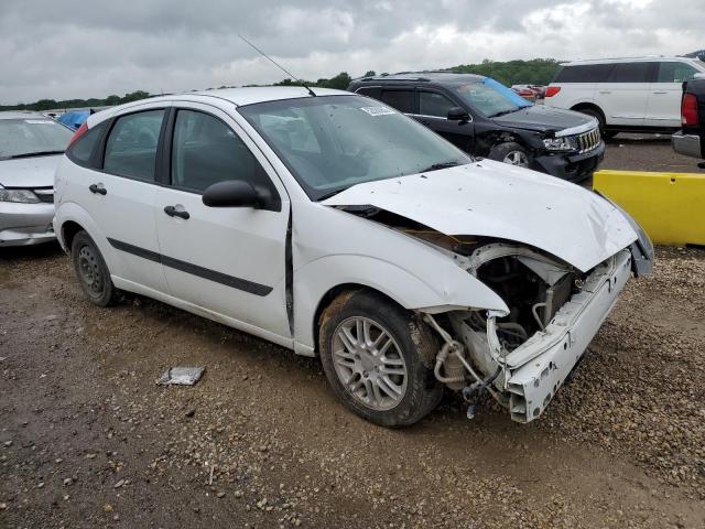 3FAFP37333R166711 - 2003 FORD FOCUS ZX5 WHITE photo 4