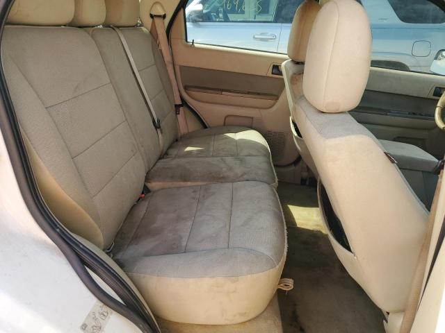 1FMCU0DG2BKC30120 - 2011 FORD ESCAPE XLT أبيض صورة 11