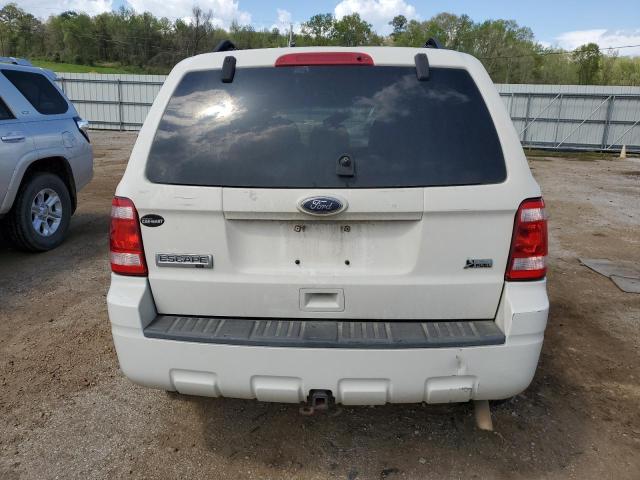 1FMCU0DG2BKC30120 - 2011 FORD ESCAPE XLT أبيض صورة 6