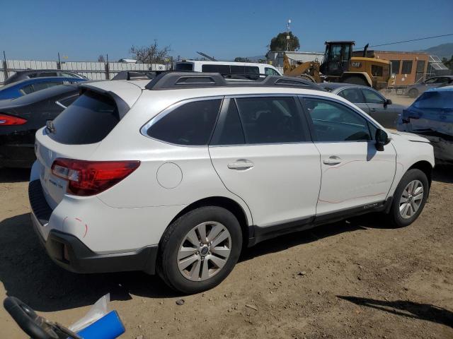 4S4BSAHC8J3350723 - 2018 SUBARU OUTBACK 2.5I PREMIUM WHITE photo 3