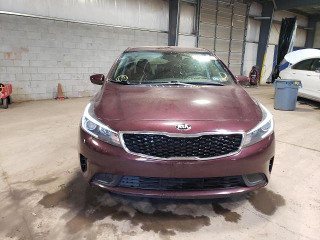 3KPFK4A76JE182691 - 2018 KIA FORTE LX BURGUNDY photo 5