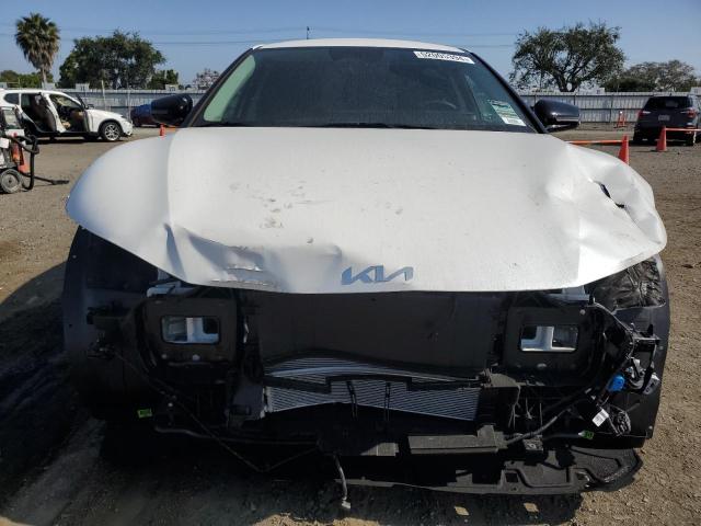 KNDC3DLC2R5200783 - 2024 KIA EV6 LIGHT WHITE photo 5