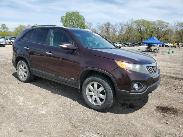 5XYKTDA14BG075604 - 2011 KIA SORENTO BASE BURGUNDY photo 4