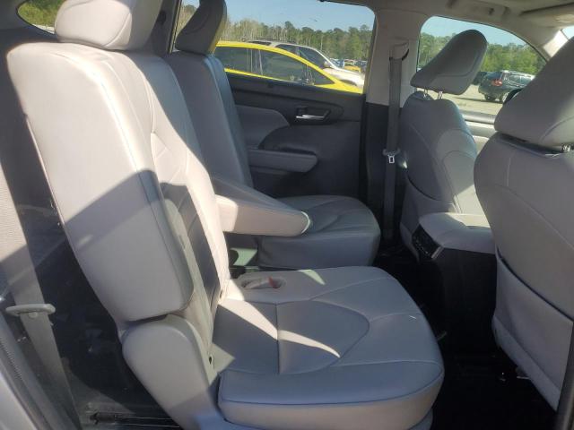 5TDGZRBH8NS225766 - 2022 TOYOTA HIGHLANDER XLE GRAY photo 11