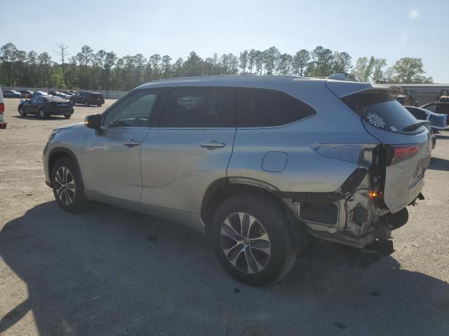 5TDGZRBH8NS225766 - 2022 TOYOTA HIGHLANDER XLE GRAY photo 2