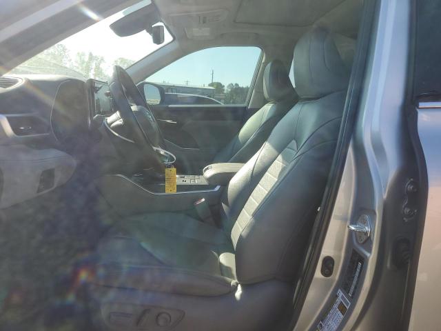 5TDGZRBH8NS225766 - 2022 TOYOTA HIGHLANDER XLE GRAY photo 7