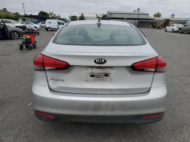 3KPFL4A75JE261833 - 2018 KIA FORTE LX SILVER photo 6