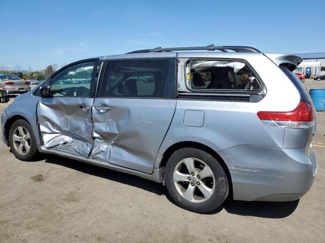 5TDKK3DC9BS098146 - 2011 TOYOTA SIENNA LE SILVER photo 2