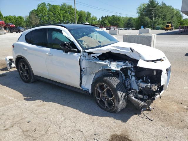 ZASPAKBN9N7D46635 - 2022 ALFA ROMEO STELVIO TI WHITE photo 4