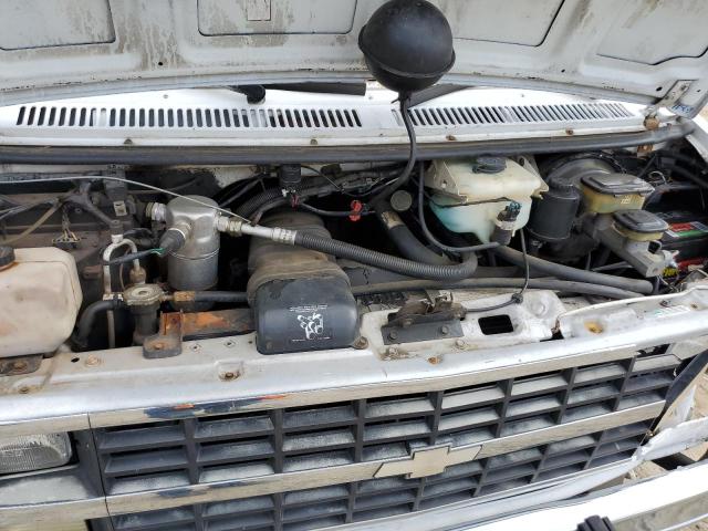 1GBEG25K8RF132610 - 1994 CHEVROLET G20 WHITE photo 11