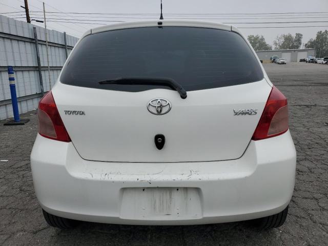 JTDJT923285169331 - 2008 TOYOTA YARIS WHITE photo 6