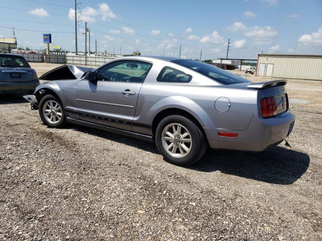 1ZVFT80N465104740 - 2006 FORD MUSTANG GRAY photo 2