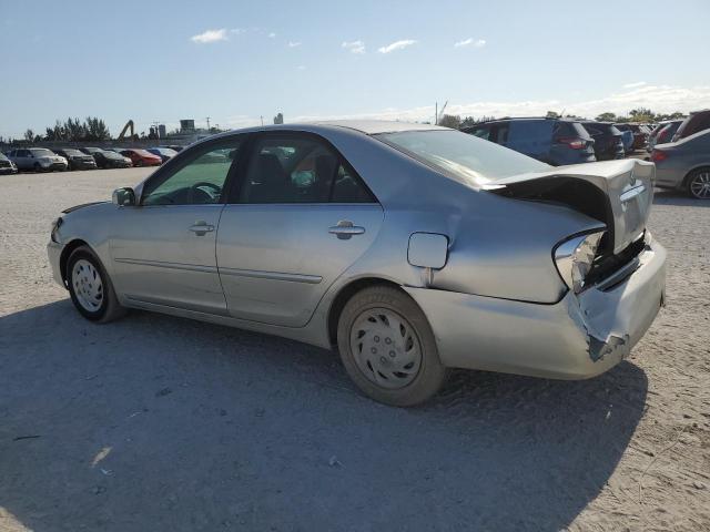 4T1BE32K15U502599 - 2005 TOYOTA CAMRY LE SILVER photo 2