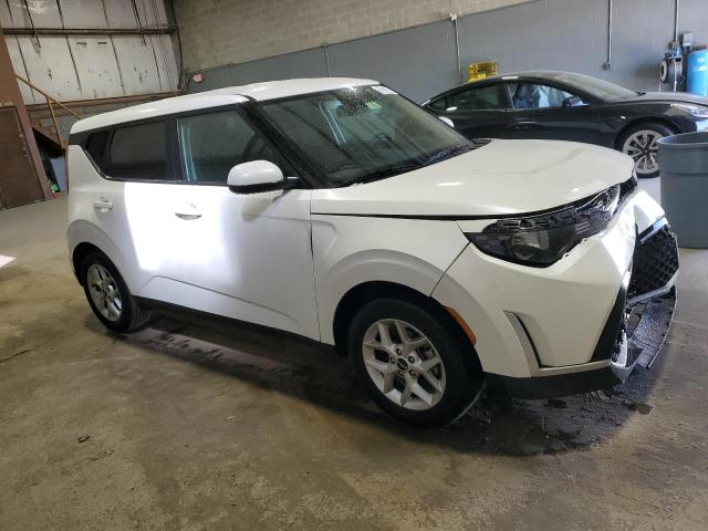 KNDJ23AU6P7875909 - 2023 KIA SOUL LX WHITE photo 4