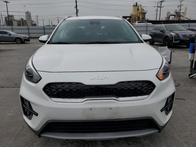 KNDCB3LCXN5547883 - 2022 KIA NIRO LX WHITE photo 5