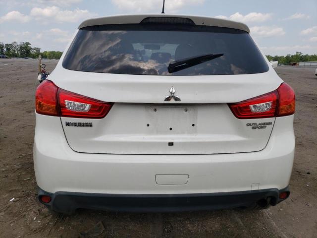 JA4AP3AU5GZ035037 - 2016 MITSUBISHI OUTLANDER ES WHITE photo 6