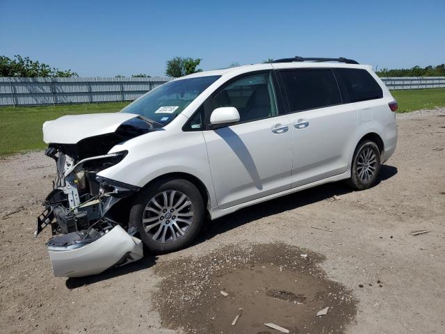 2019 TOYOTA SIENNA XLE, null