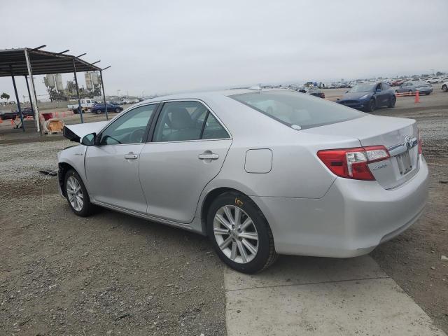 4T1BD1FK4CU010258 - 2012 TOYOTA CAMRY HYBRID SILVER photo 2