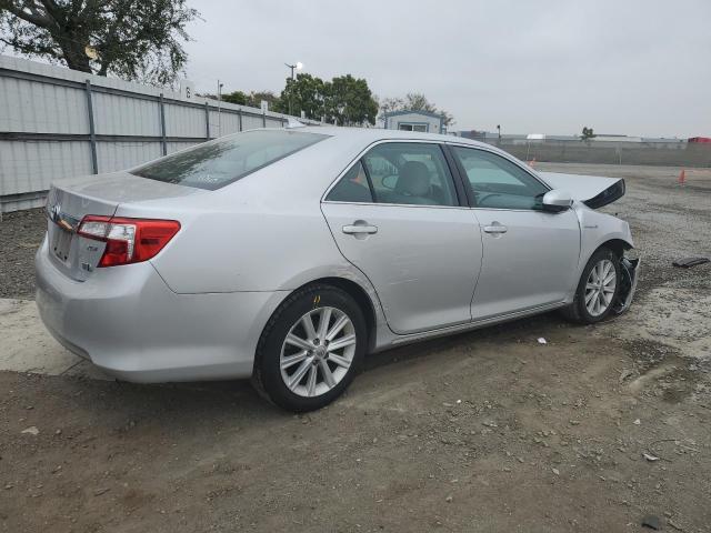 4T1BD1FK4CU010258 - 2012 TOYOTA CAMRY HYBRID SILVER photo 3