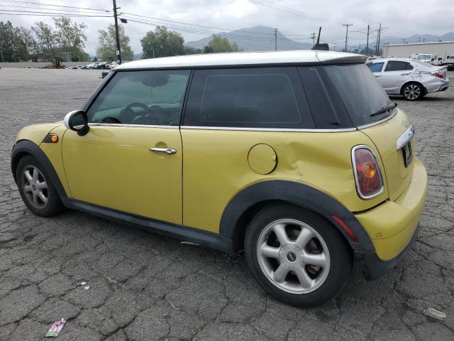 WMWMF3C57ATZ63970 - 2010 MINI COOPER YELLOW photo 2