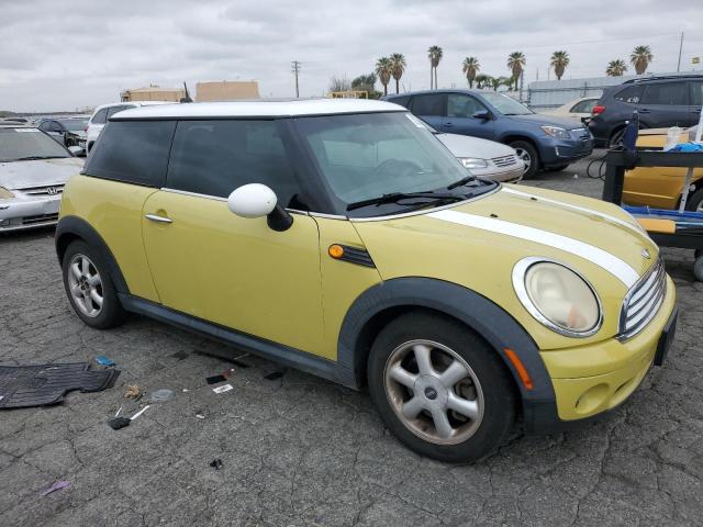 WMWMF3C57ATZ63970 - 2010 MINI COOPER YELLOW photo 4