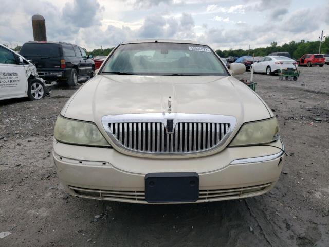 1LNHM83W63Y645100 - 2003 LINCOLN TOWN CARTIER TAN photo 5