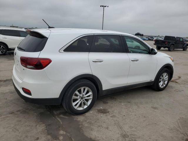 5XYPGDA56KG491683 - 2019 KIA SORENTO LX WHITE photo 3