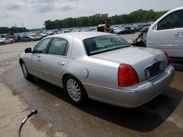 1LNHM81W33Y658258 - 2003 LINCOLN TOWN CAR EXECUTIVE SILVER photo 2