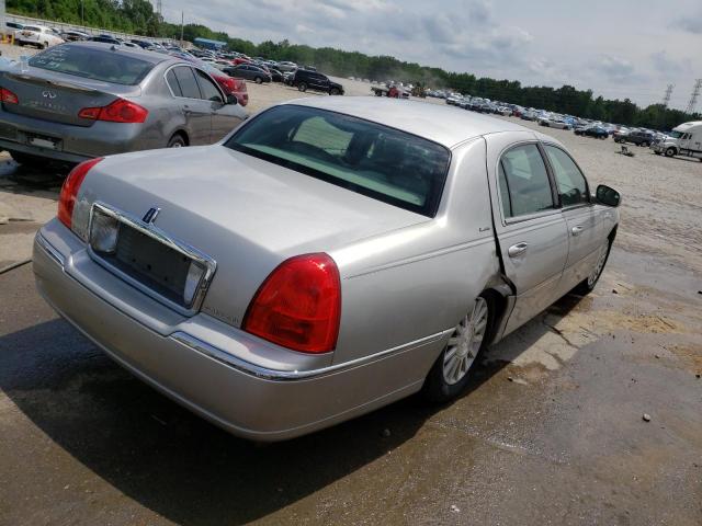 1LNHM81W33Y658258 - 2003 LINCOLN TOWN CAR EXECUTIVE SILVER photo 3