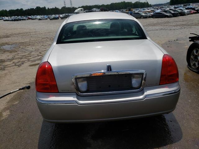1LNHM81W33Y658258 - 2003 LINCOLN TOWN CAR EXECUTIVE SILVER photo 6